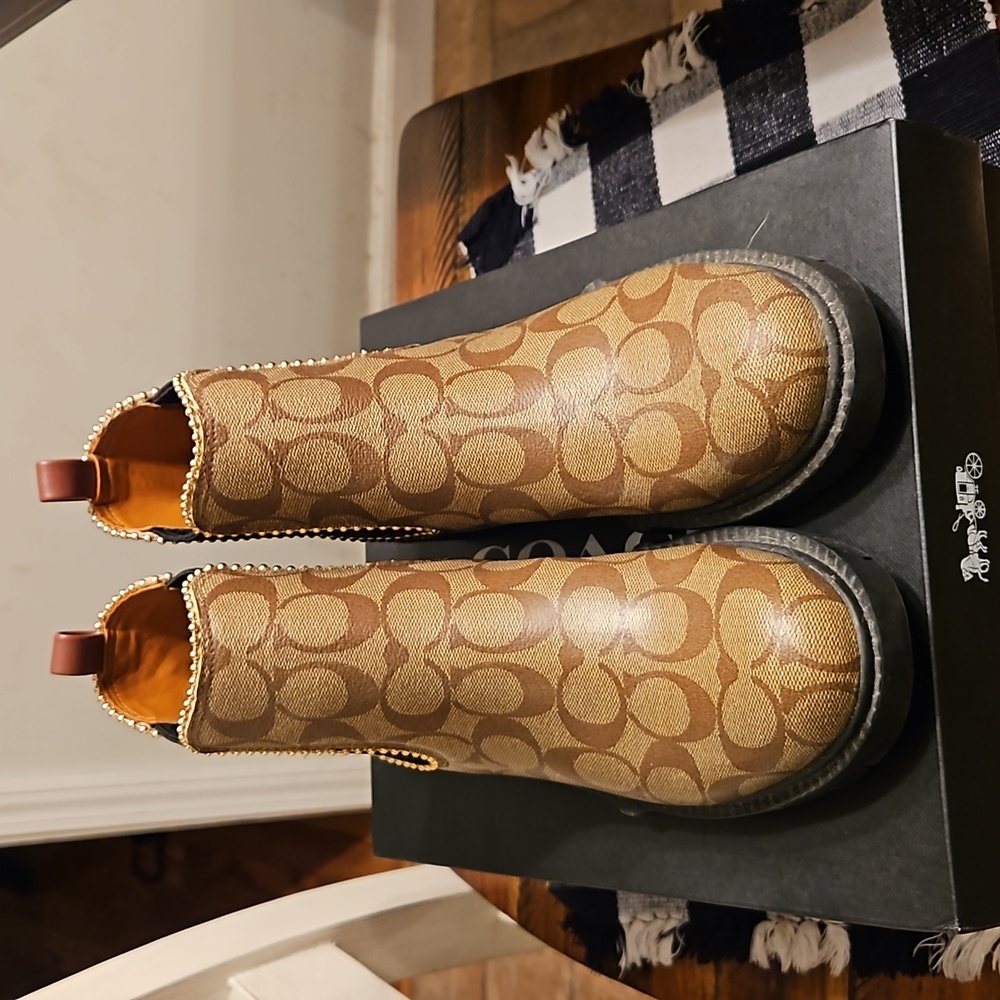 Authentic Coach Levy Boots